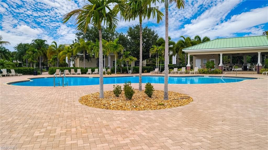 3944 Crosswater DR-41