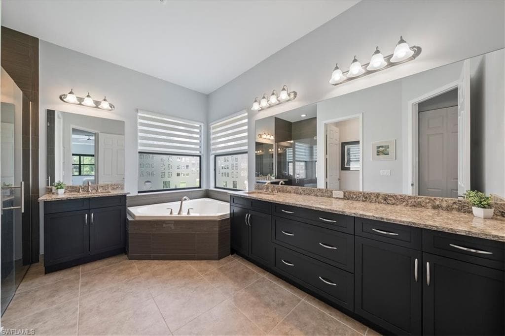 3264 Pacific DR-27