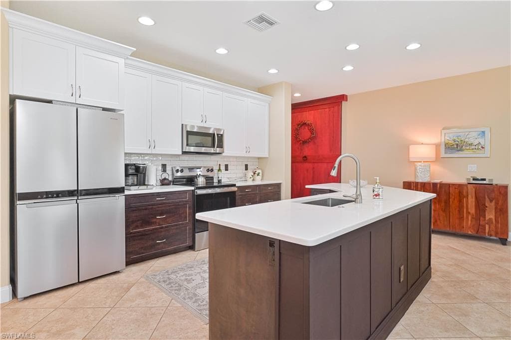 8701 Banyan Bay BLVD-9