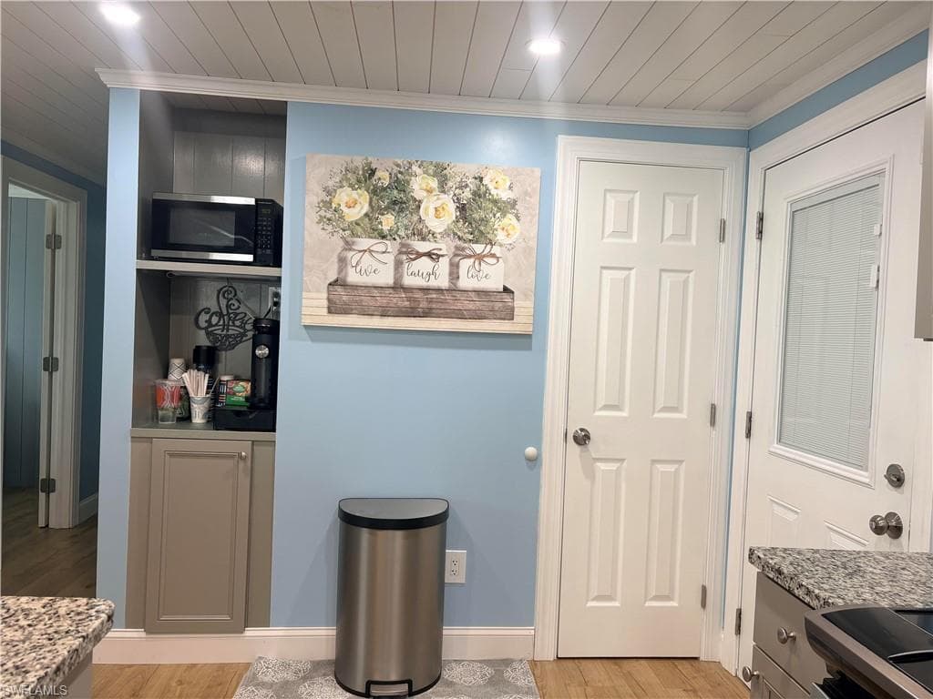 2781 Indianwood DR-17