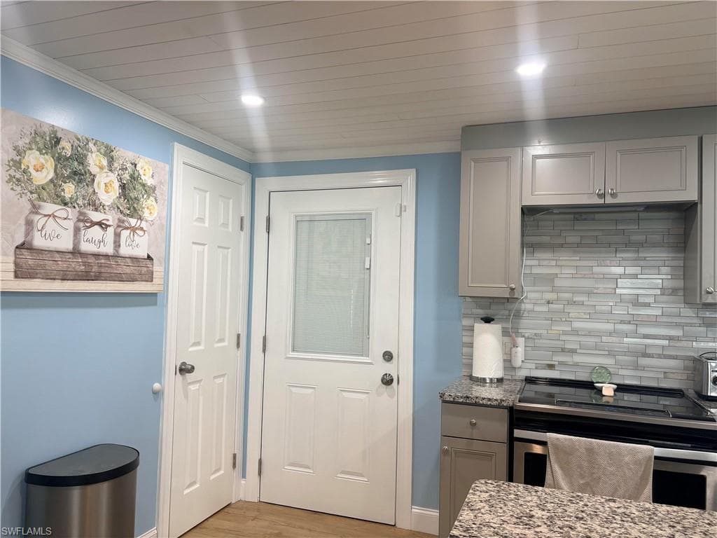 2781 Indianwood DR-18