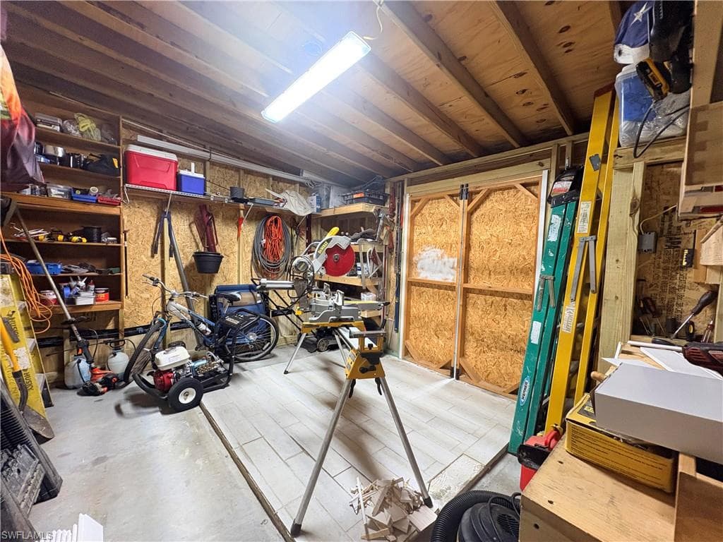 2781 Indianwood DR-39