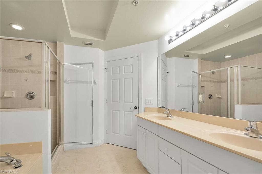 2743 1st ST 1006-33