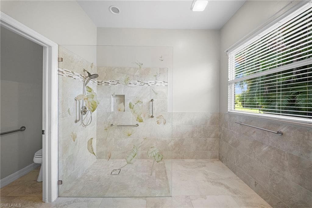 22777 FOUNTAIN LAKES BLVD-23