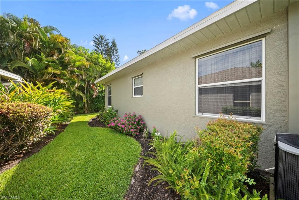 22777 FOUNTAIN LAKES BLVD-27