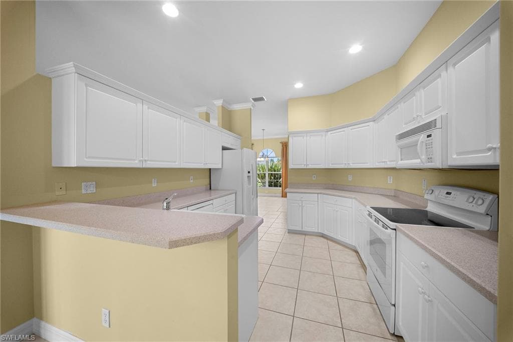 22777 FOUNTAIN LAKES BLVD-12