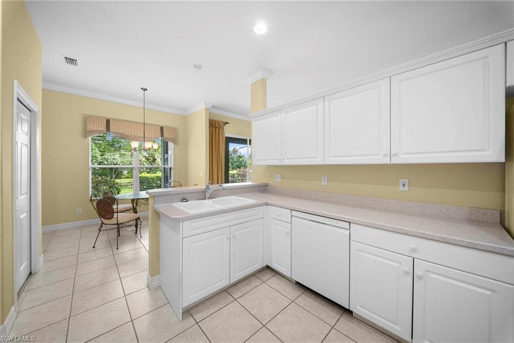 22777 FOUNTAIN LAKES BLVD-10