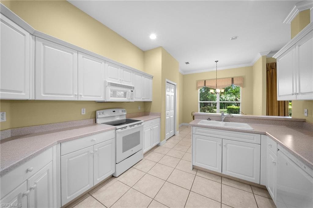 22777 FOUNTAIN LAKES BLVD-11
