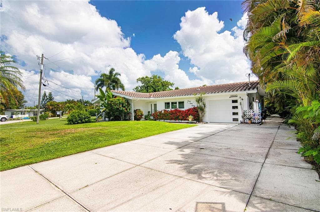 1300 Thompson ST-2