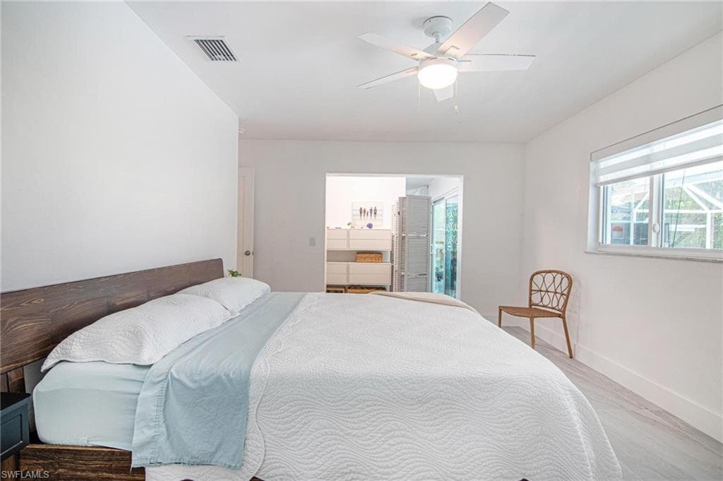 1300 Thompson ST-32