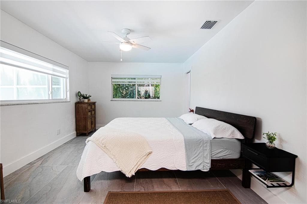 1300 Thompson ST-31