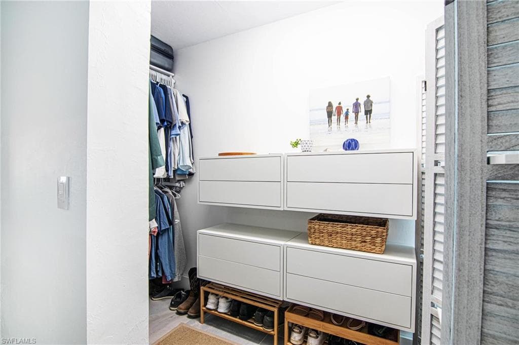 1300 Thompson ST-30