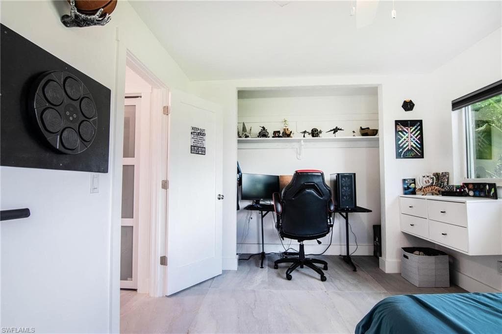 1300 Thompson ST-40