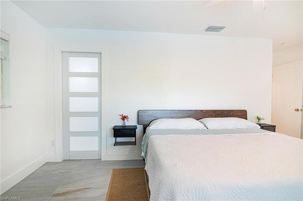 1300 Thompson ST-33