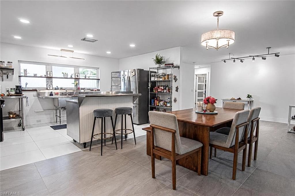 1300 Thompson ST-42