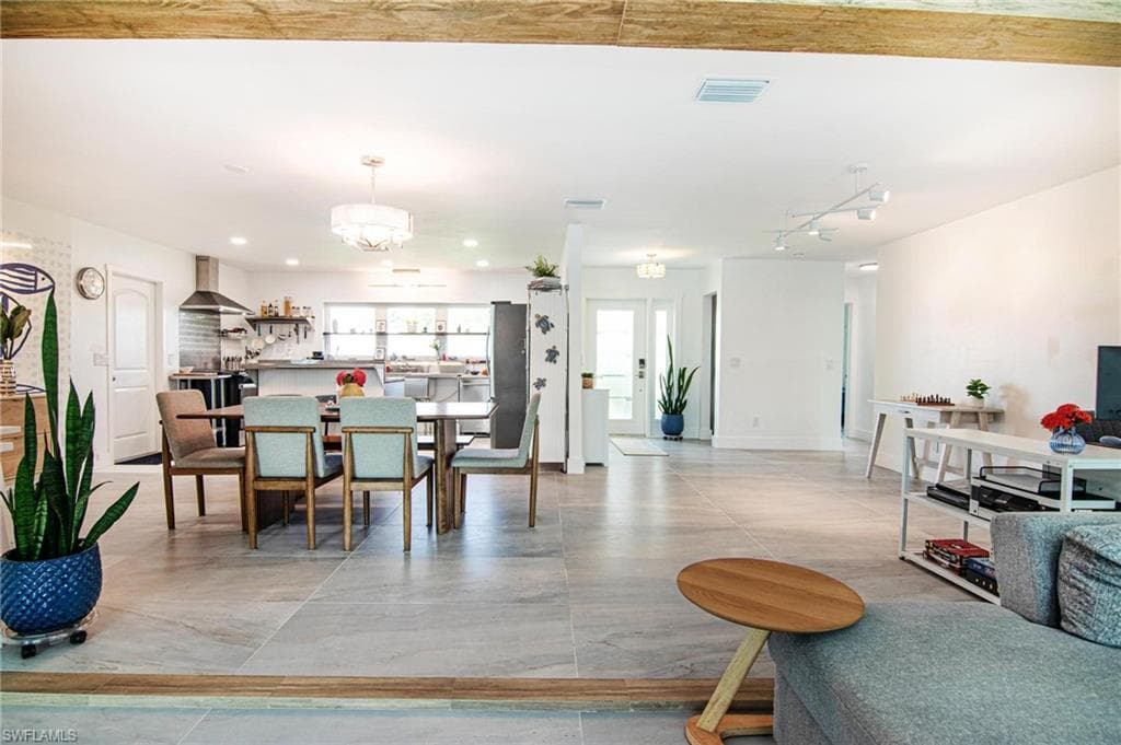 1300 Thompson ST-18