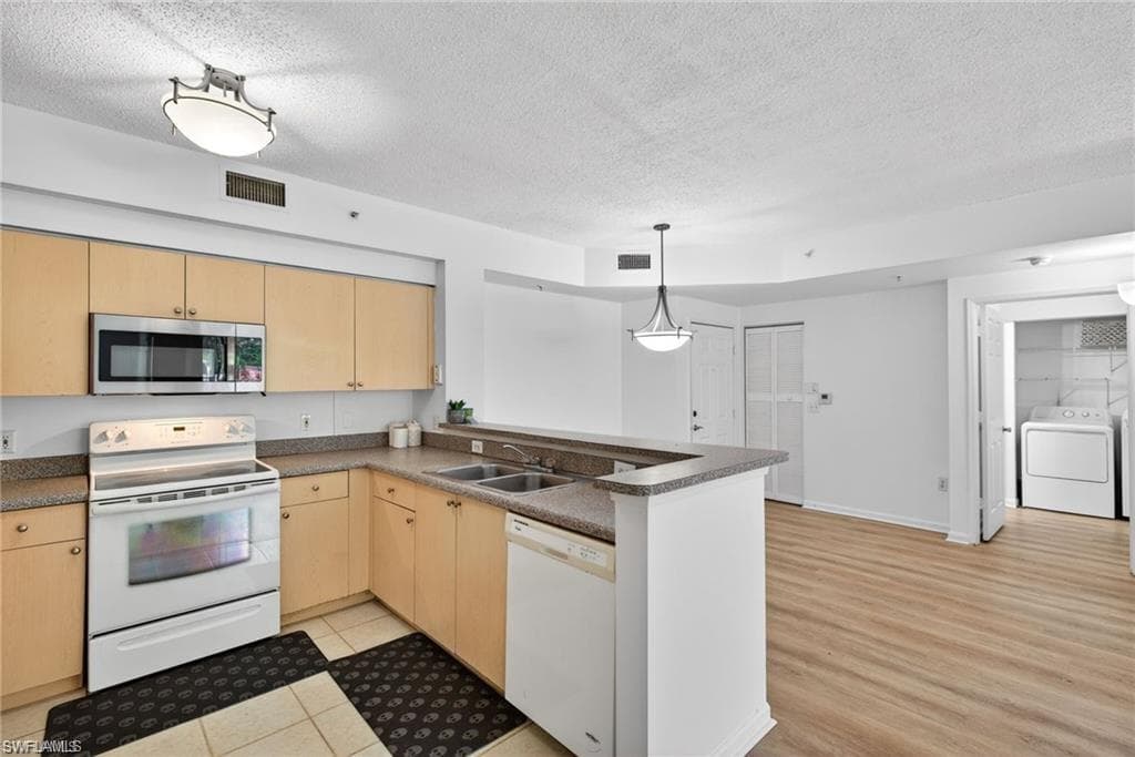 1200 Reserve WAY 105-9