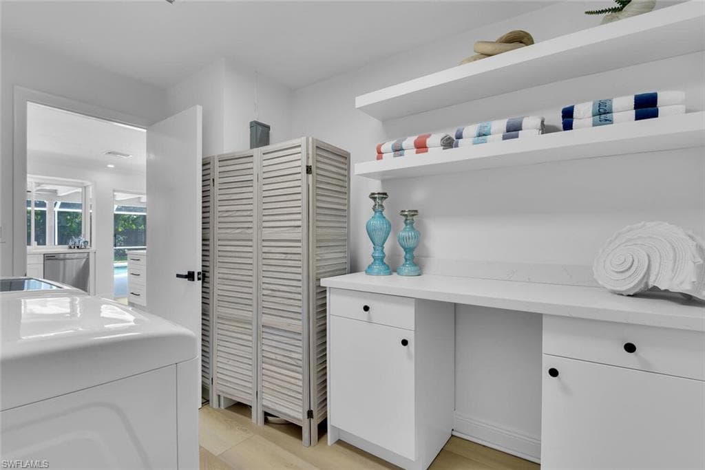 740 Park Shore DR-27