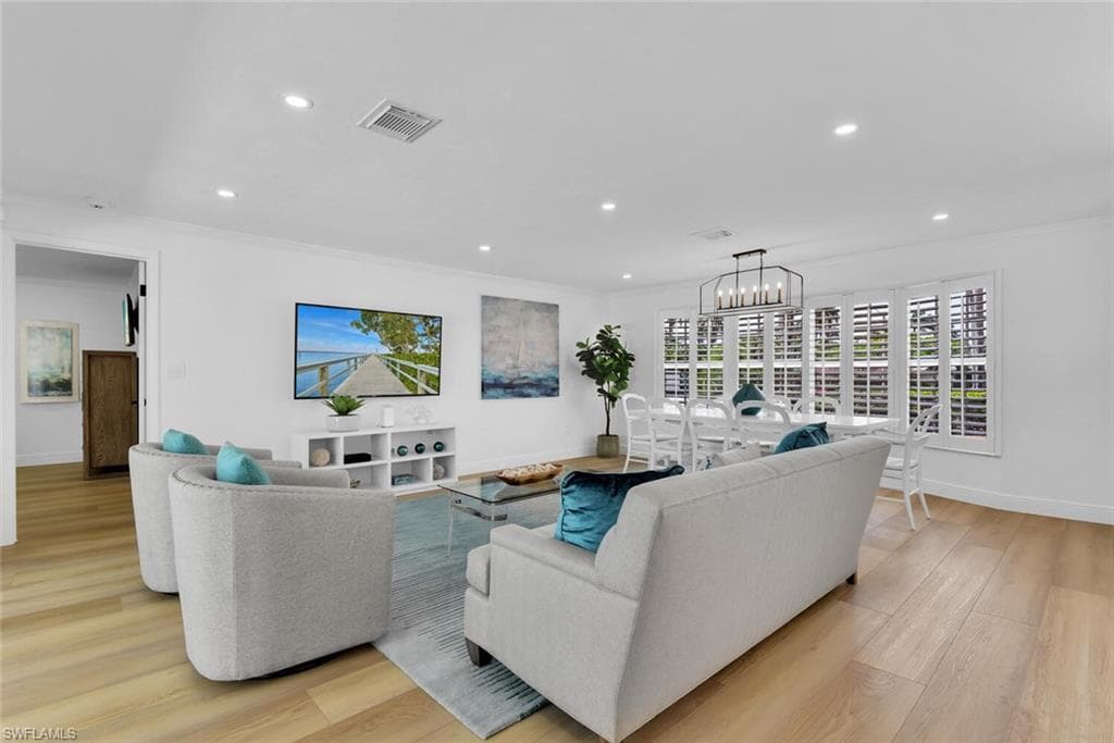 740 Park Shore DR-6