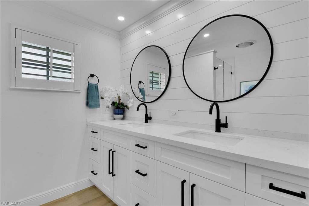 740 Park Shore DR-16