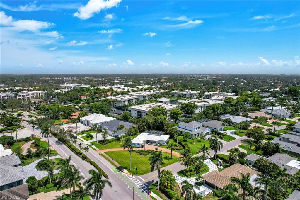 740 Park Shore DR-36