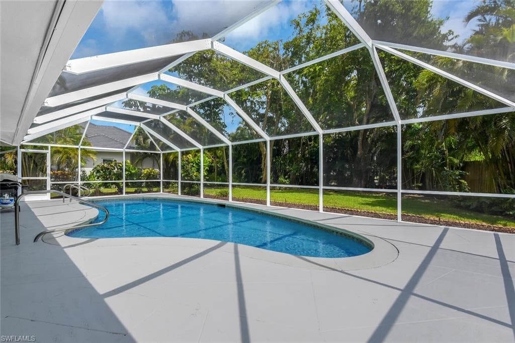 740 Park Shore DR-32