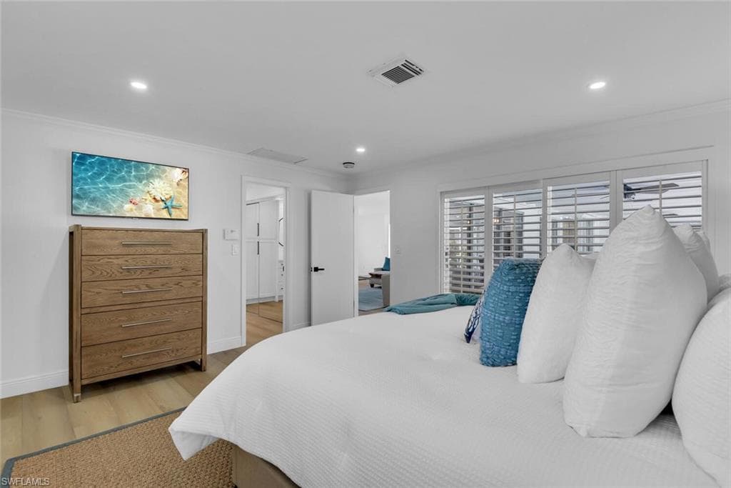 740 Park Shore DR-15
