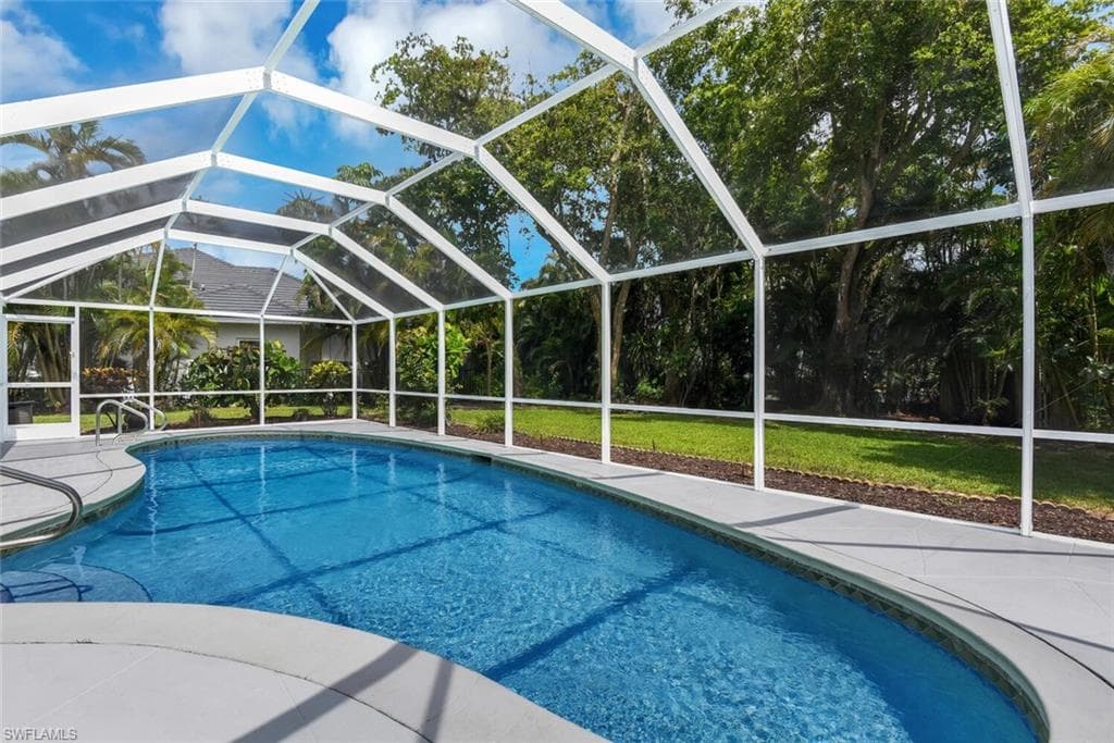 740 Park Shore DR-31