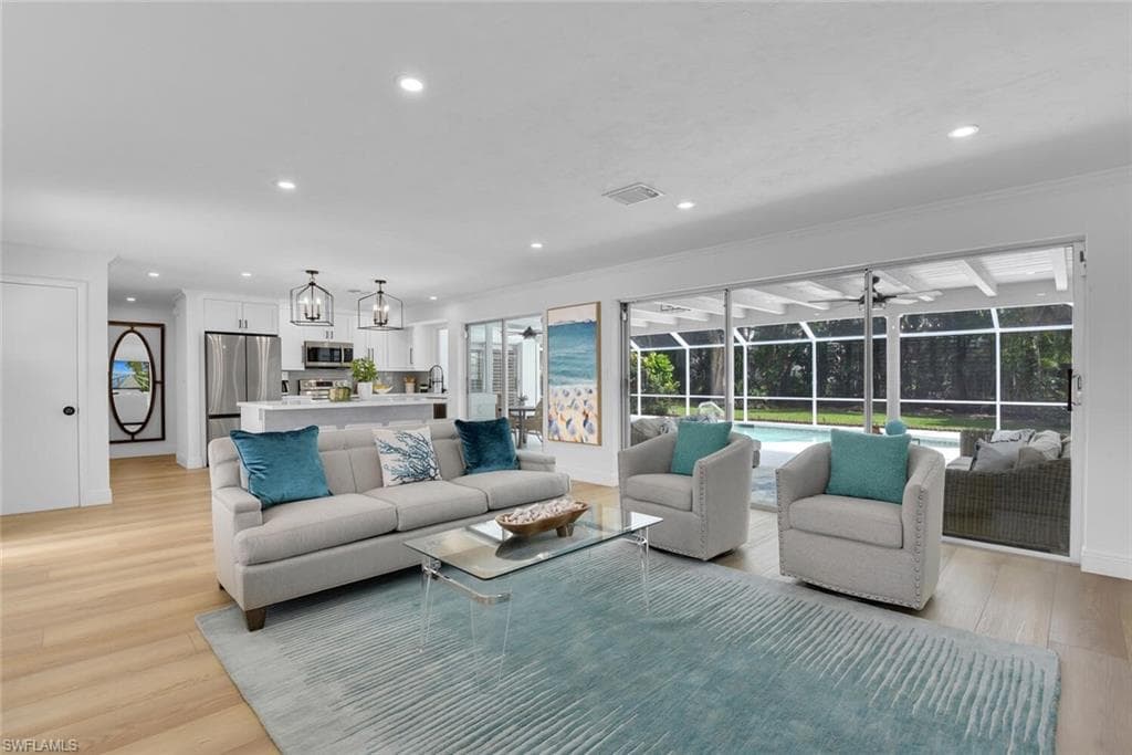 740 Park Shore DR-4