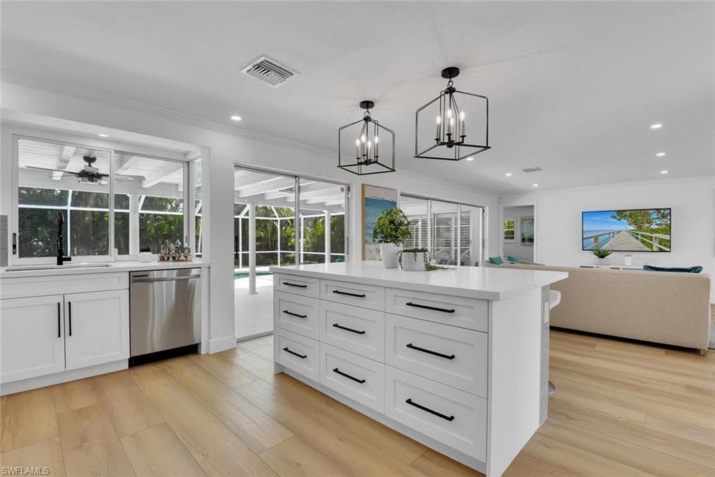 740 Park Shore DR-8