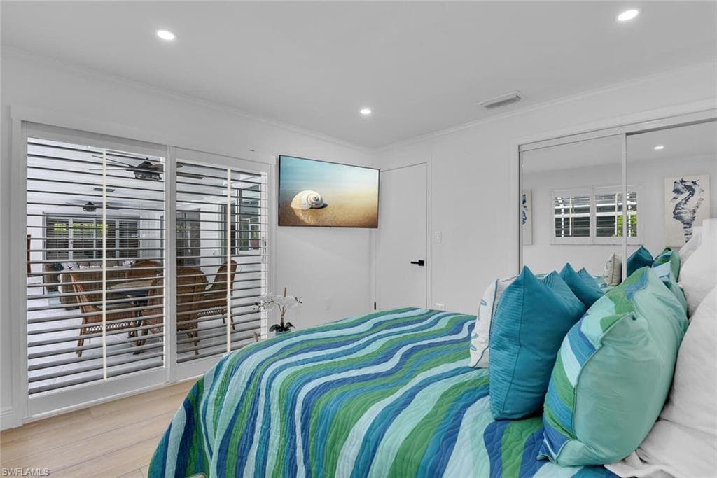 740 Park Shore DR-25