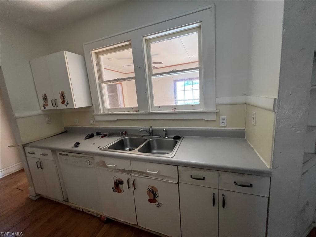 3835 Lake ST-5