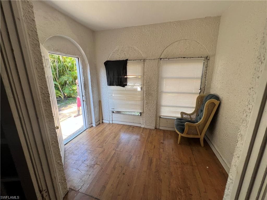 3835 Lake ST-11