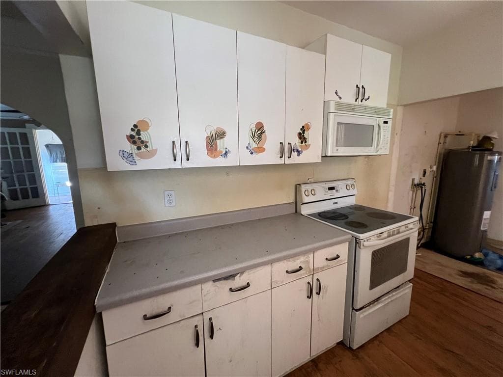 3835 Lake ST-4