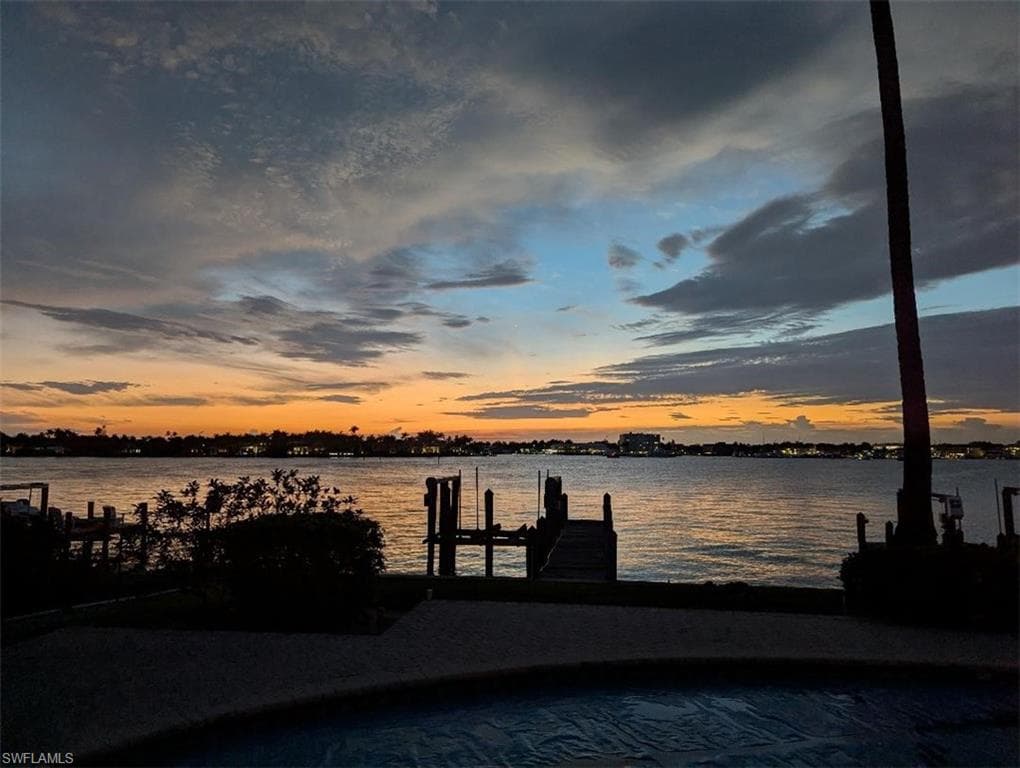1535 Dolphin LN-26