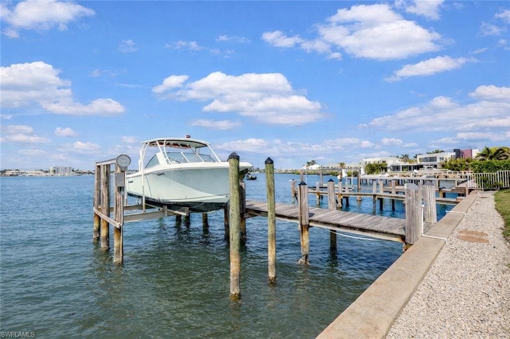 1535 Dolphin LN-22