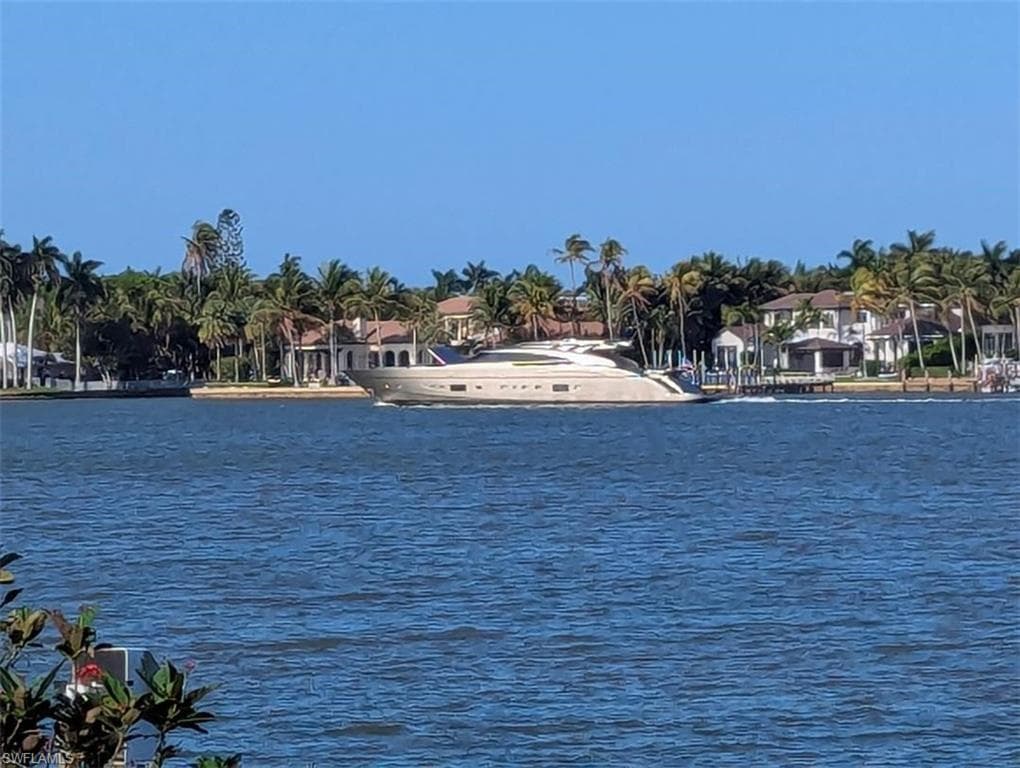1535 Dolphin LN-30