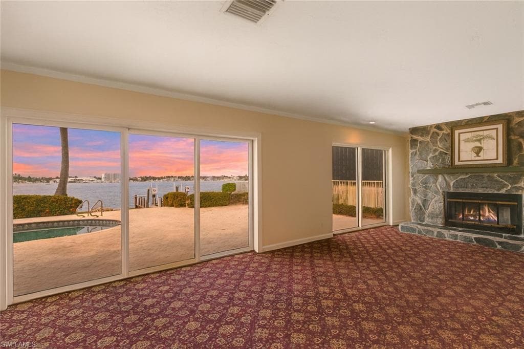 1535 Dolphin LN-37