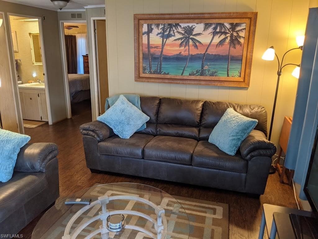 10011 Merion CT-10