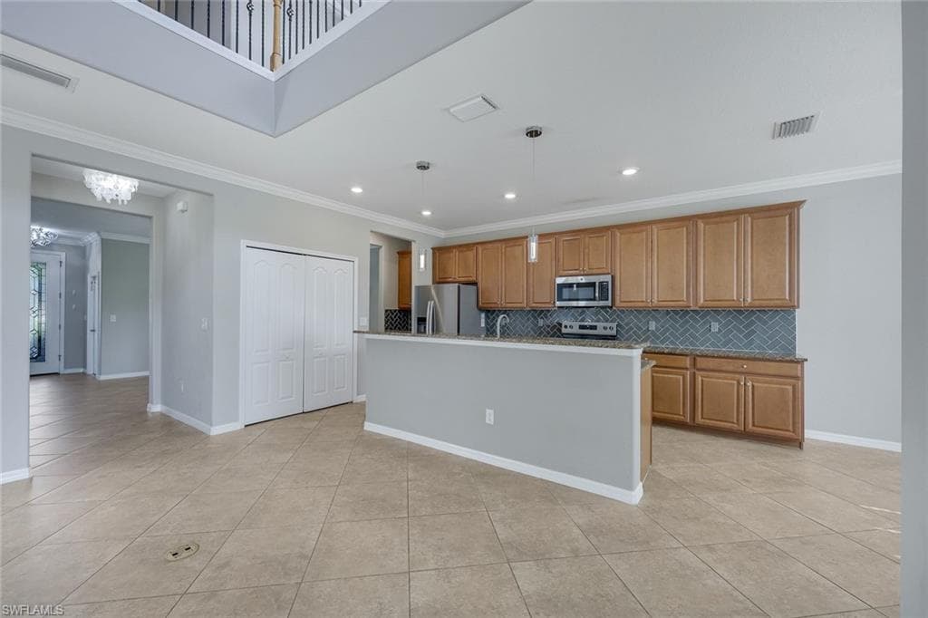 2262 Vermont LN-7