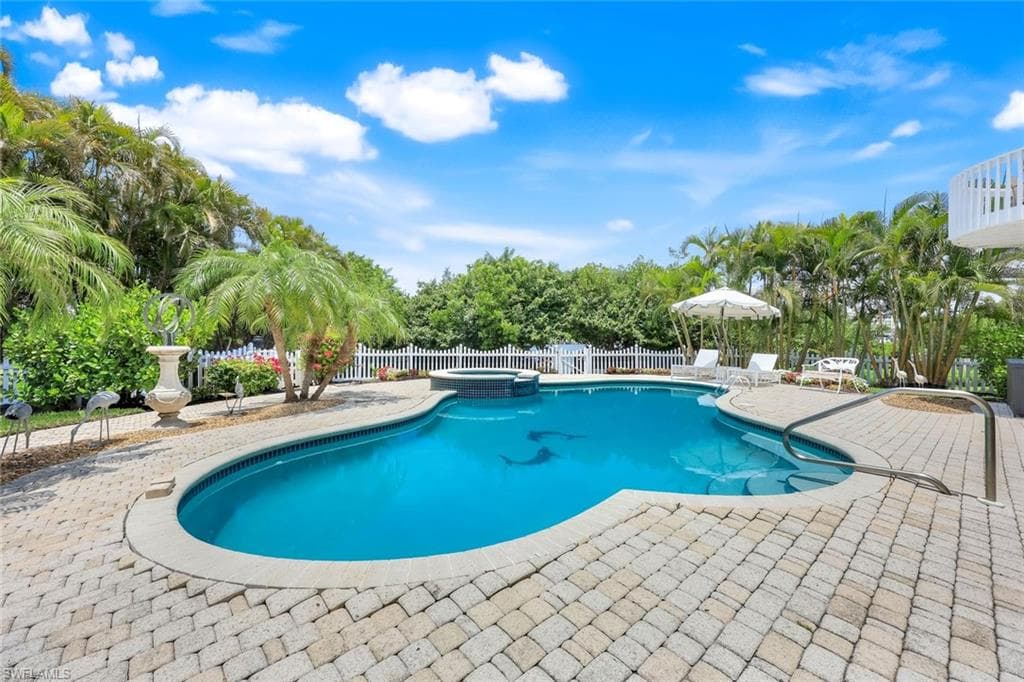 203 San Mateo DR-27