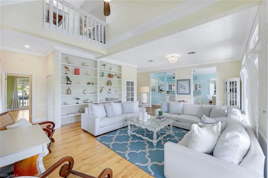 203 San Mateo DR-6