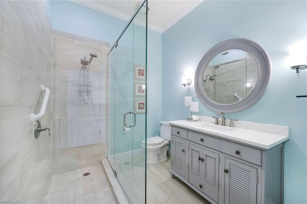 203 San Mateo DR-17
