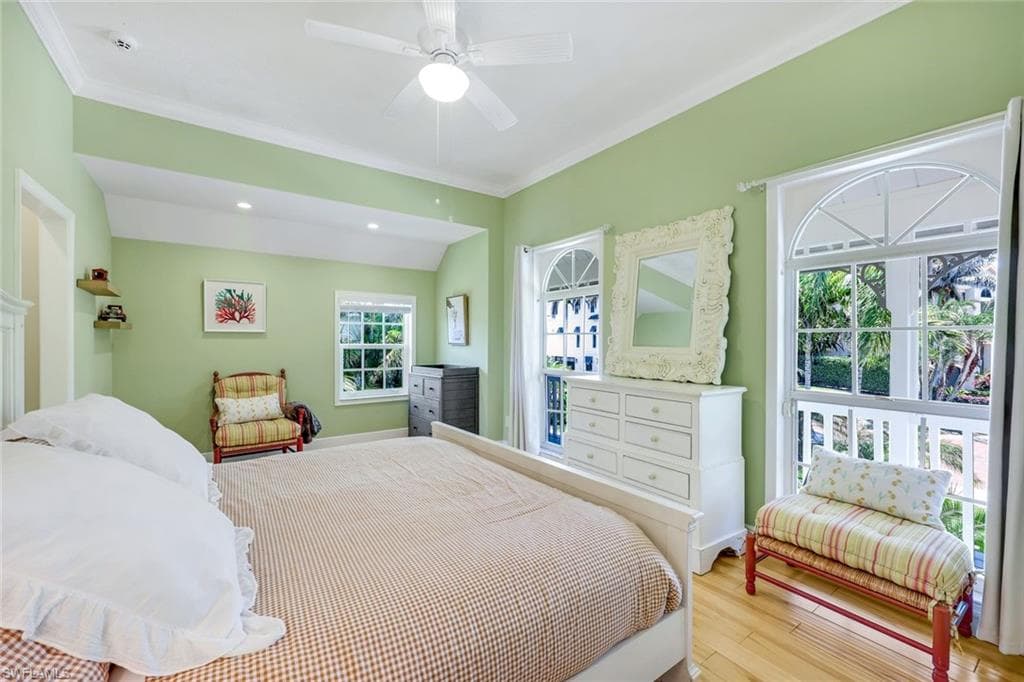 203 San Mateo DR-16
