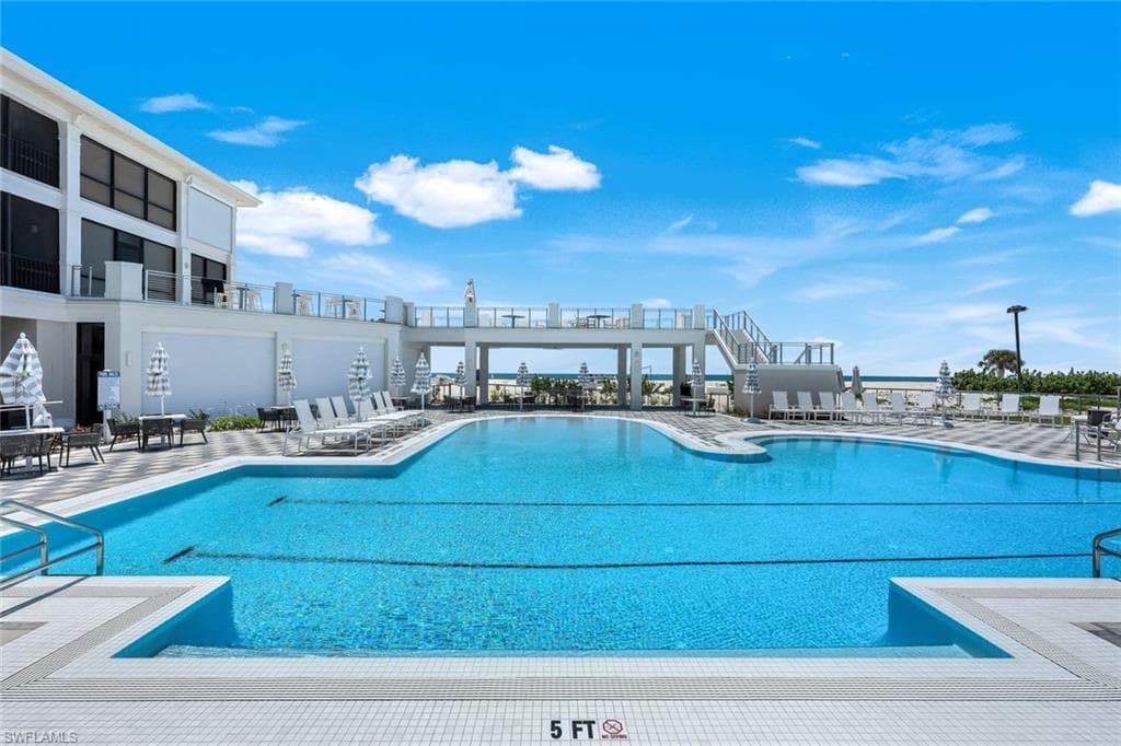 203 San Mateo DR-36