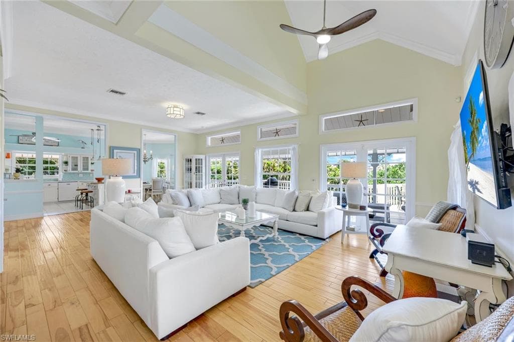 203 San Mateo DR-5