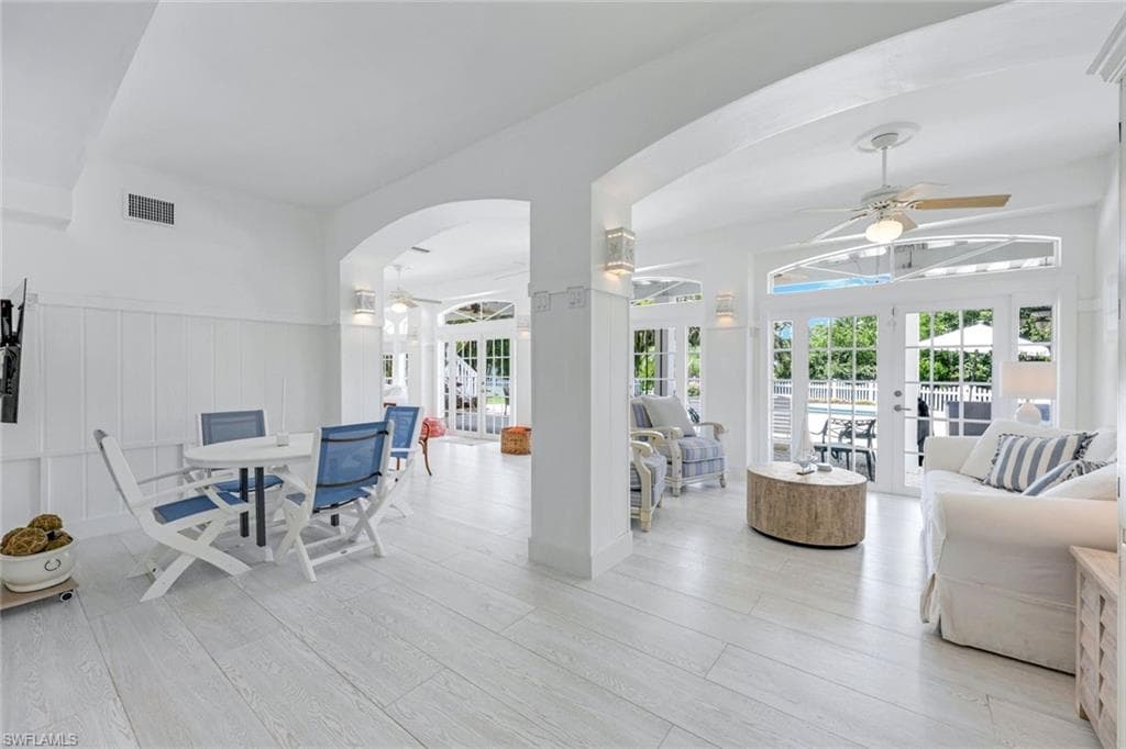 203 San Mateo DR-20