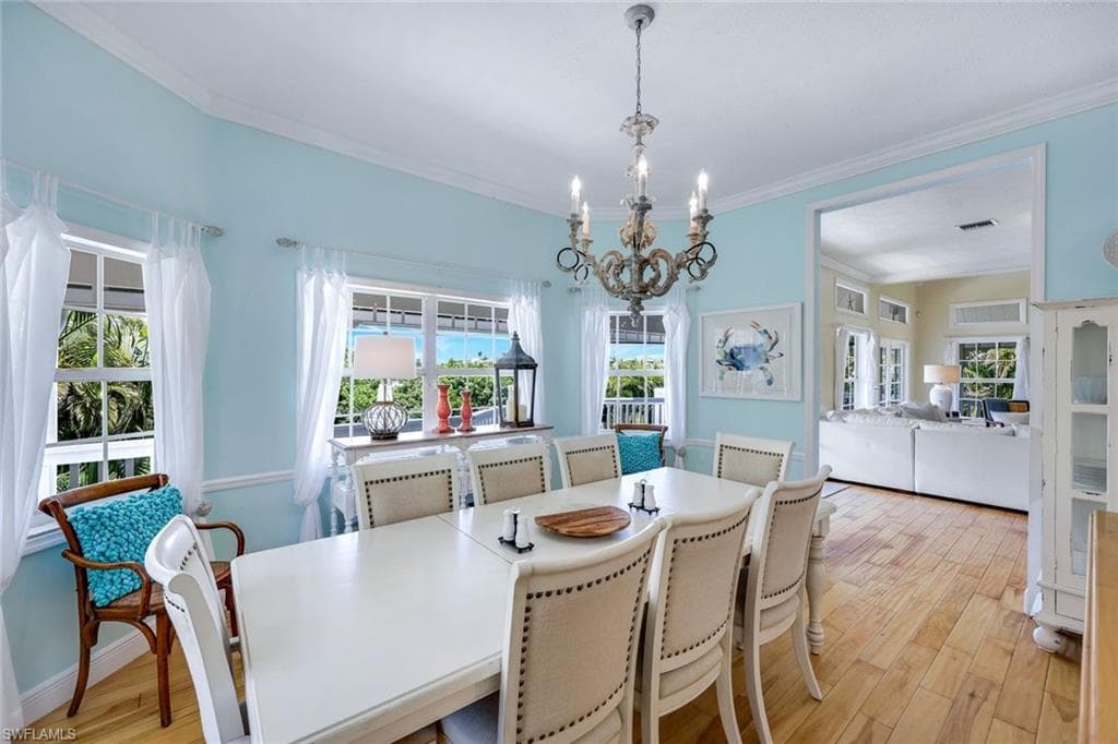 203 San Mateo DR-9