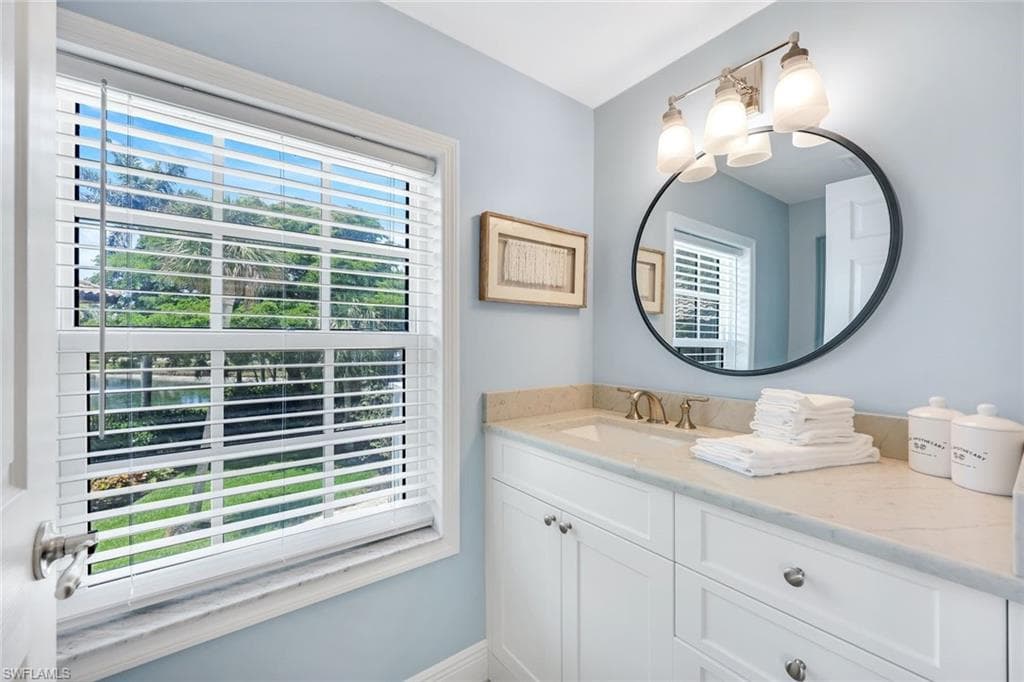 203 San Mateo DR-15