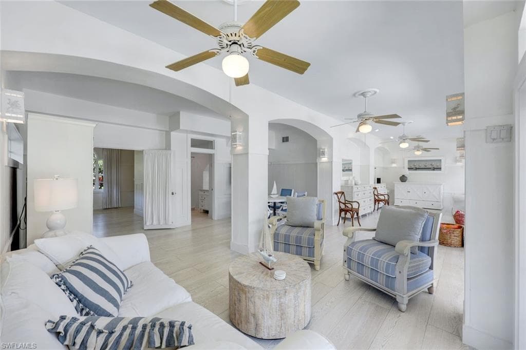203 San Mateo DR-19